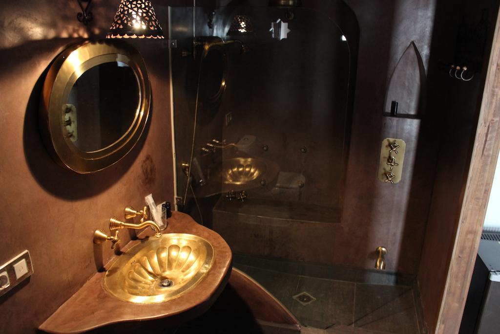 Hotel La Boheme Caces Pokoj fotografie